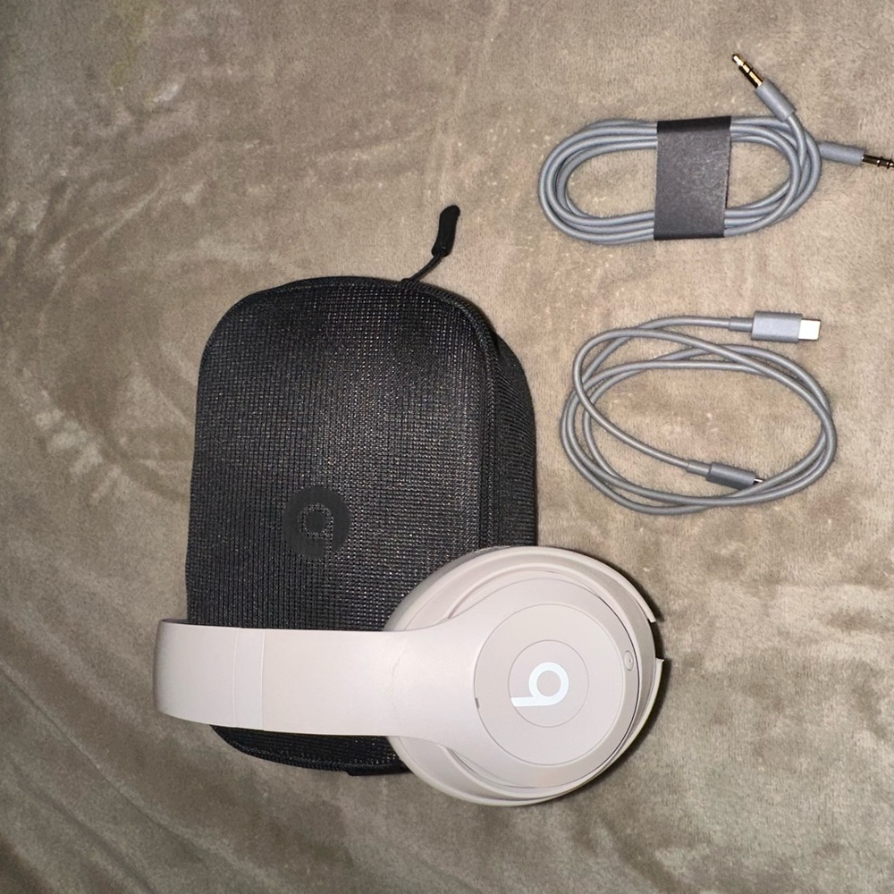 Beats Studio Pro in Sandstone